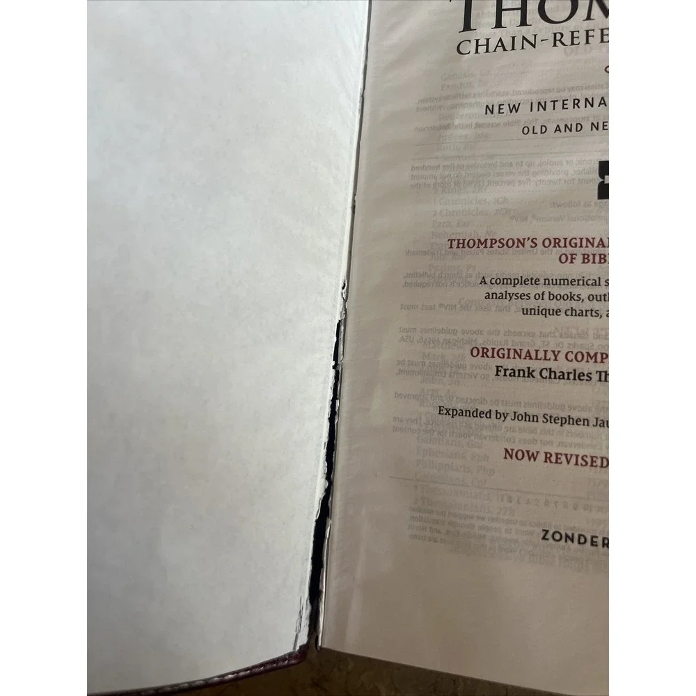 NIV Thompson Chain-Reference Bible Handy Size See Pic For Damaged Box